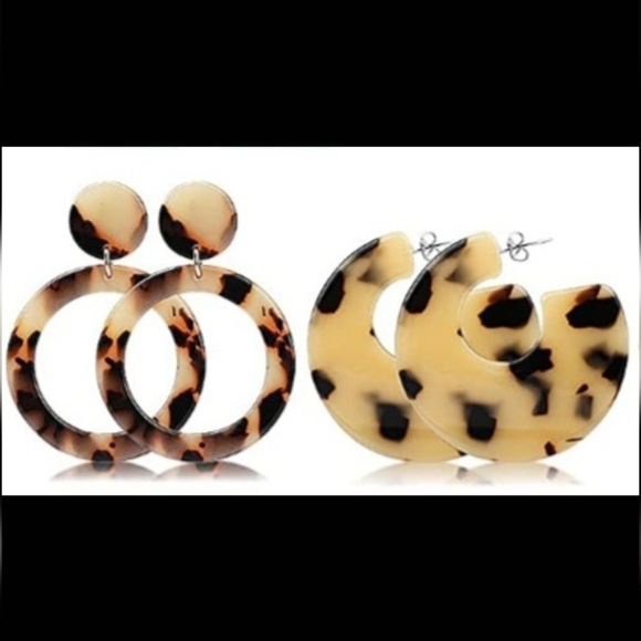 2 pairs Resin Leopard Dangling Earrings - Picture 1 of 2